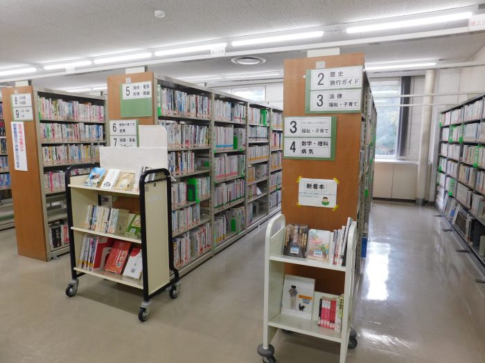 図書室の写真（書架）